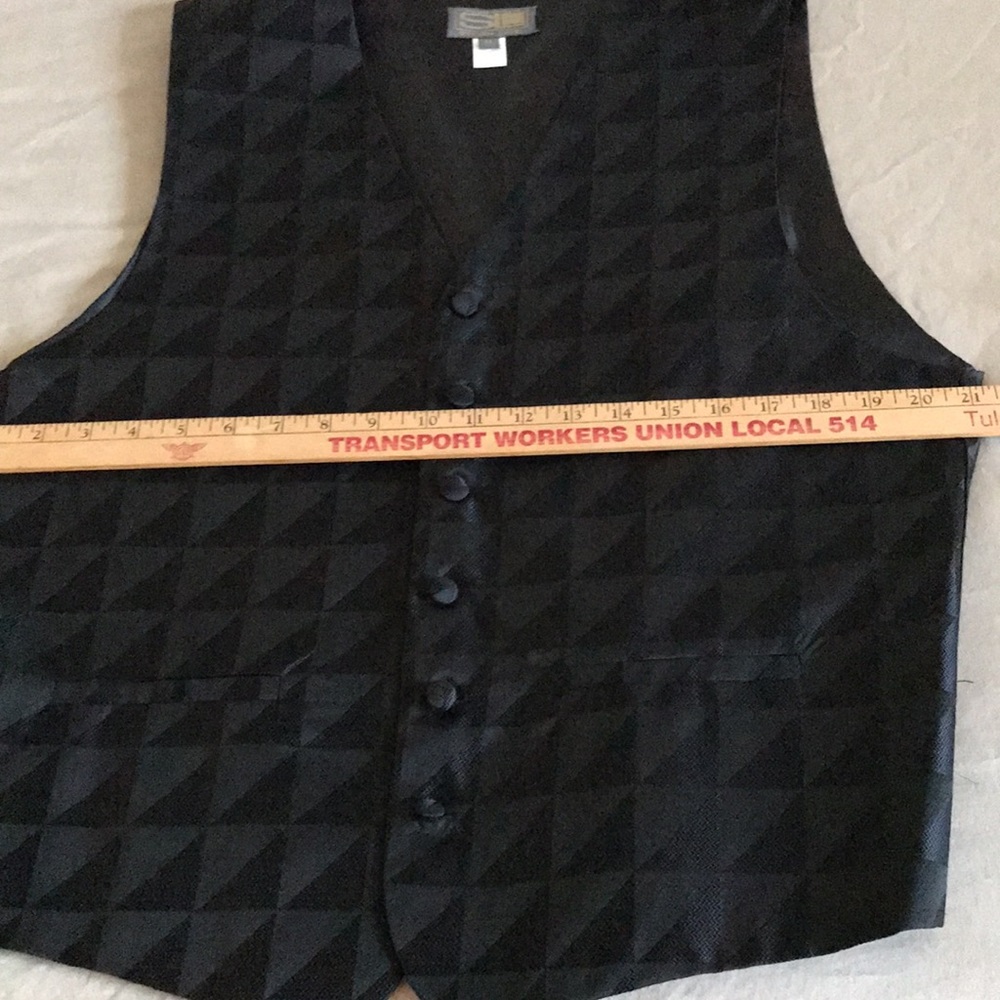 Vests - Picture 4 of 9